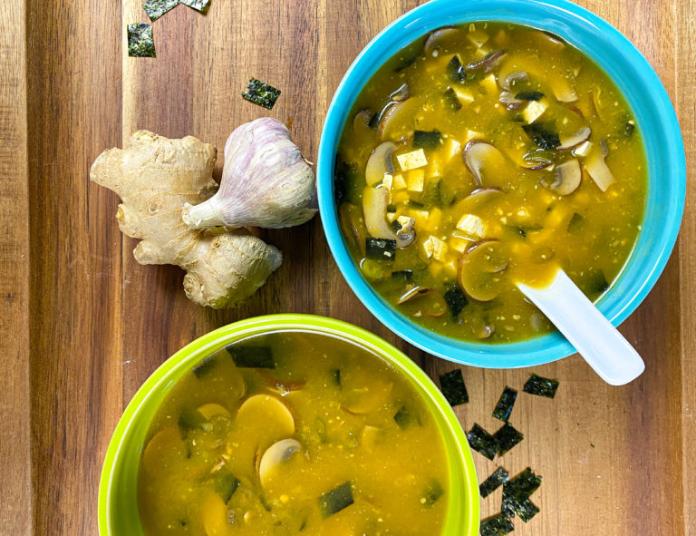 Picture of two bowls of miso soup with garlic and ginger.